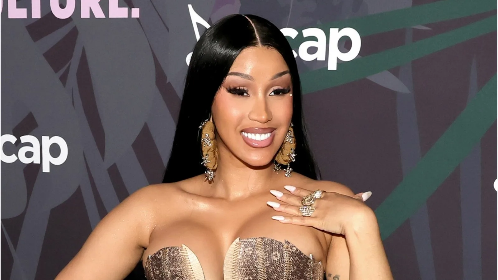 Cardi B Célébrités ayant subi une chirurgie d’augmentation mammaire
