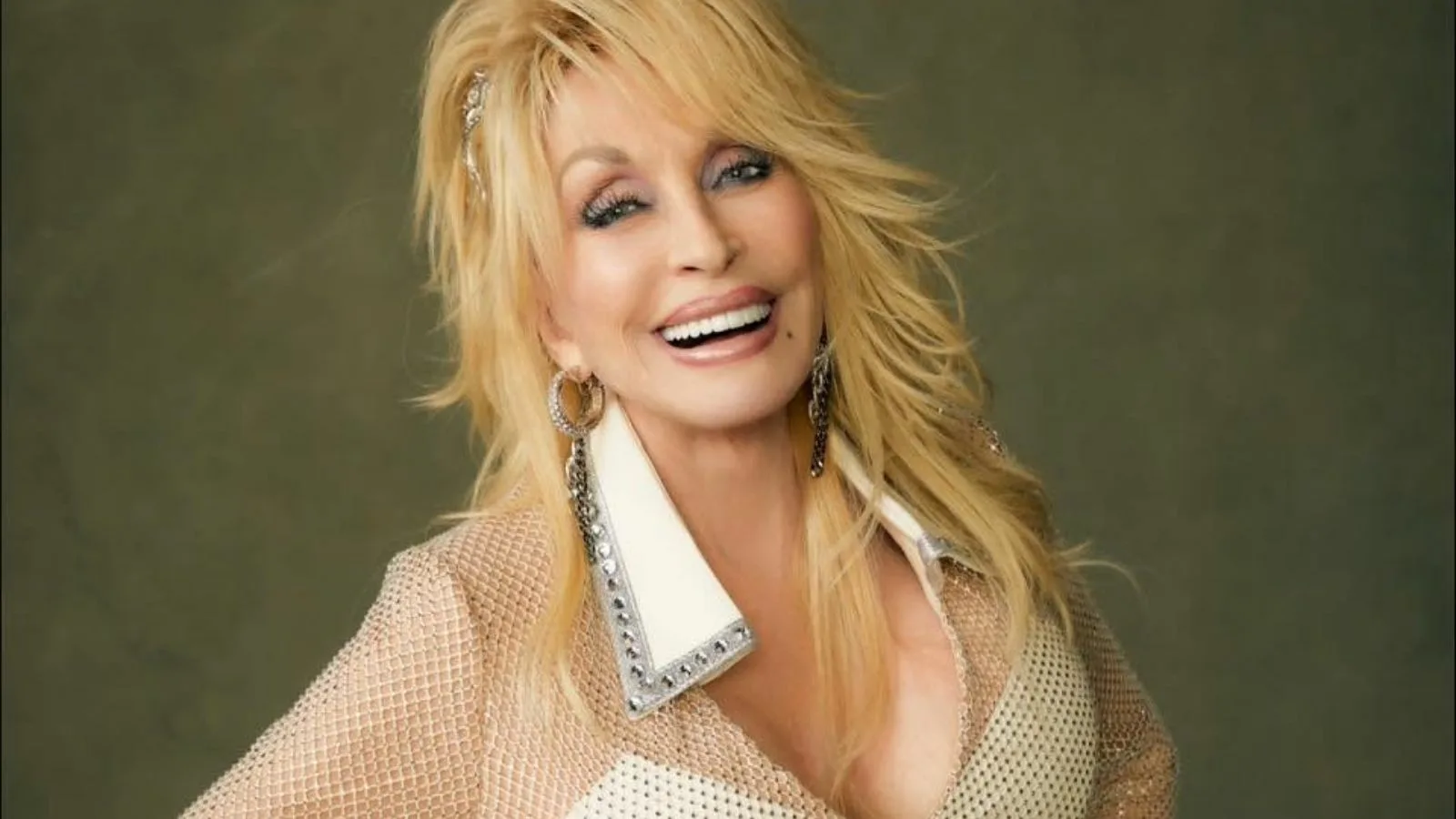 Dolly Parton Célébrités ayant subi une chirurgie d’augmentation mammaire