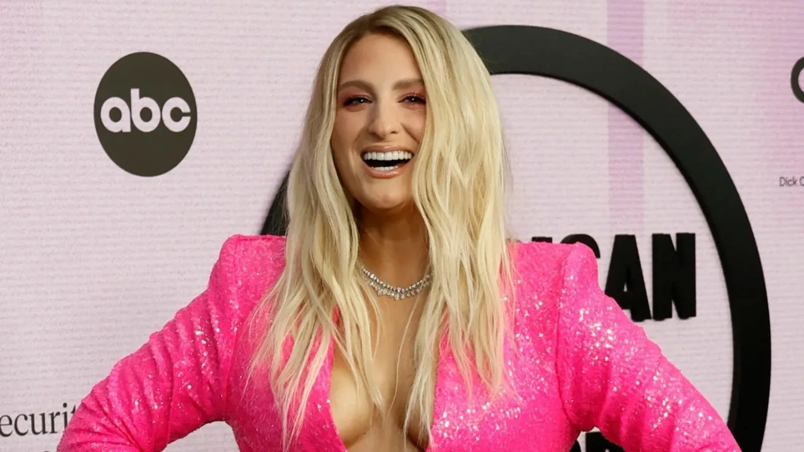 Meghan Trainor Célébrités ayant subi une chirurgie d’augmentation mammaire