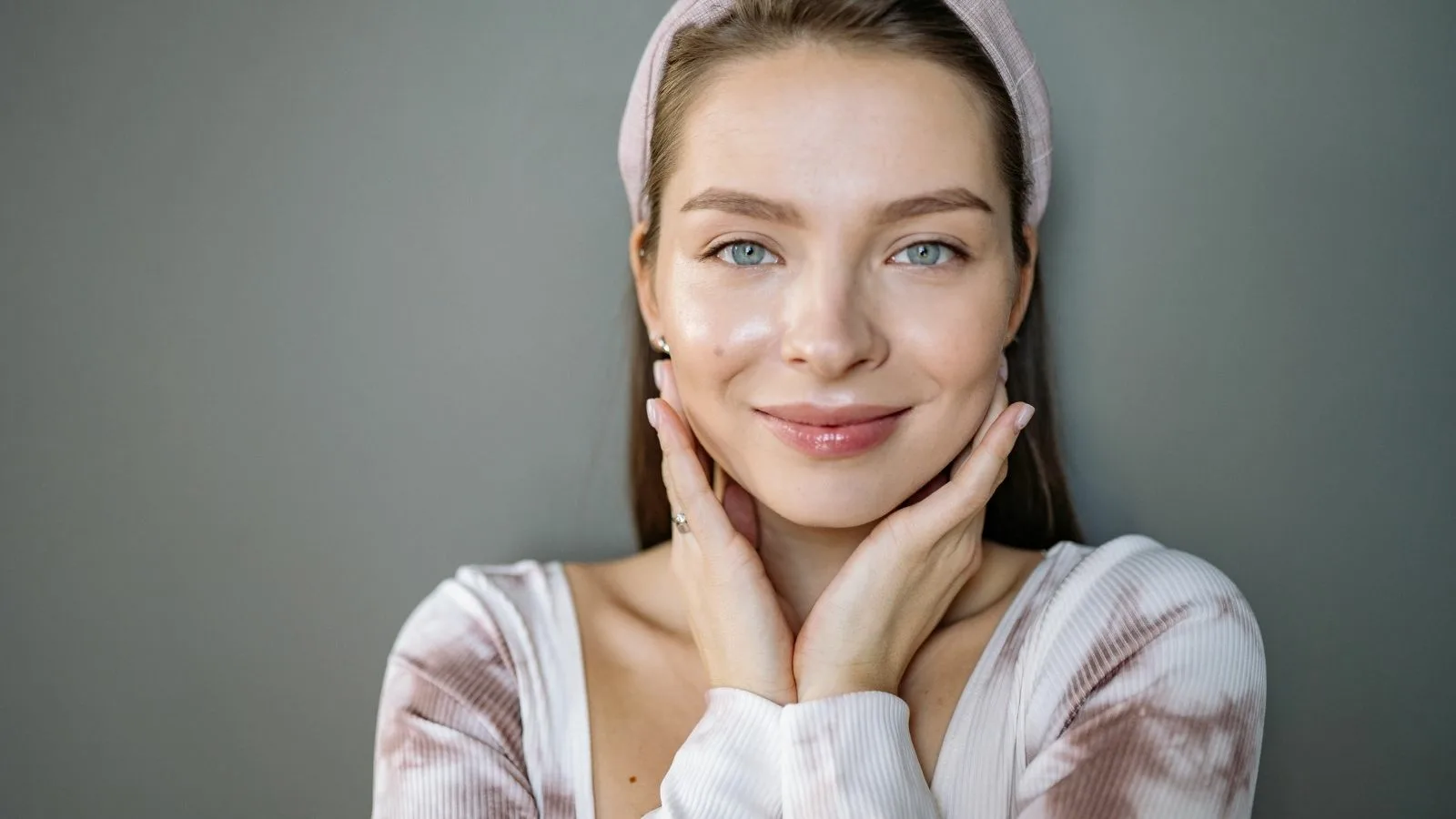 Mini Yuz Germe Ameliyati Mini Yüz Germe Ameliyatı